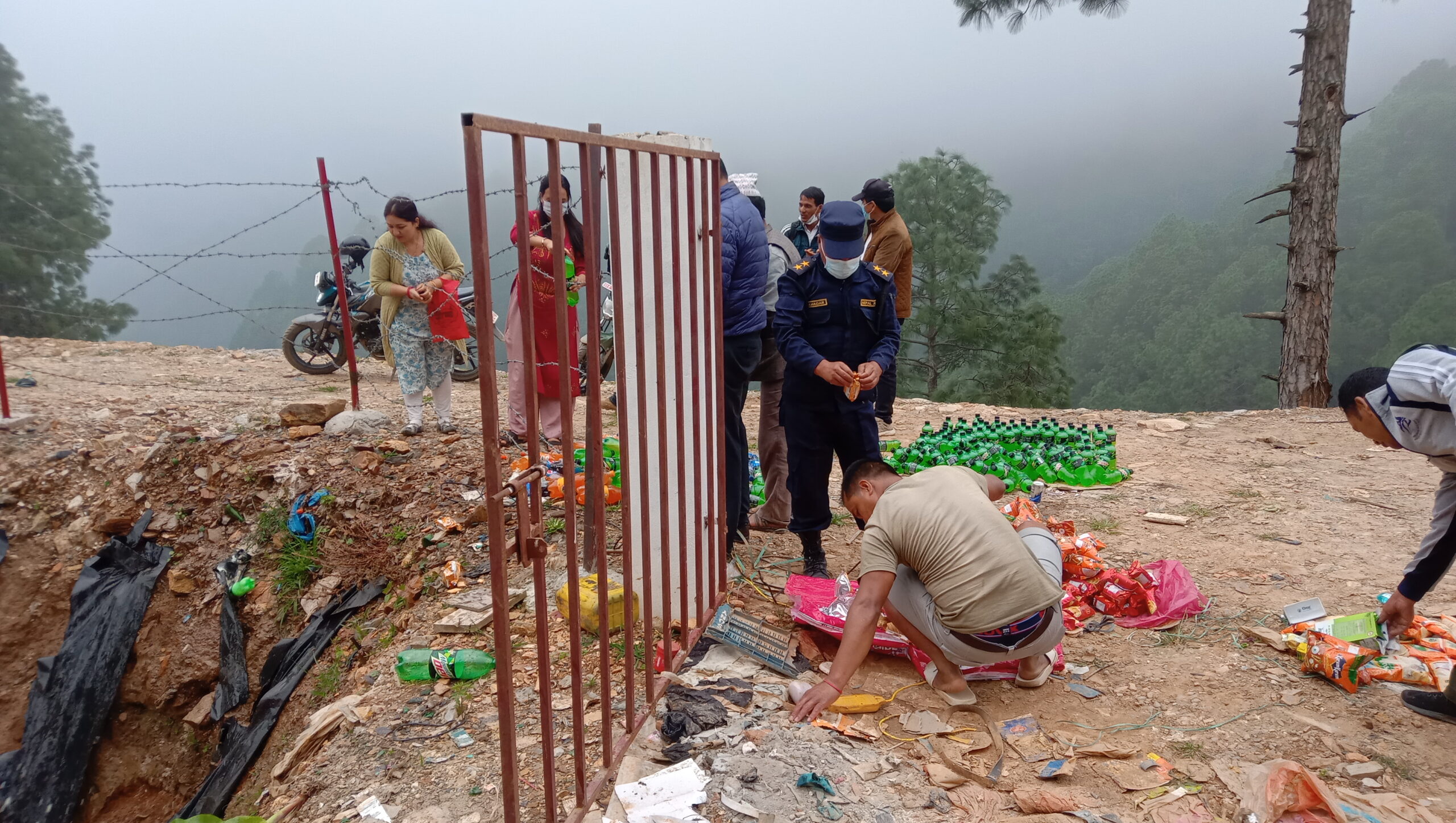 रुन्टीगढी गाउँपालिकाद्वारा होलेरी बजार अनुगमन, साढे ६२ कुन्टल चामलमा अखाद्य बस्तु फेला पर्‍यो